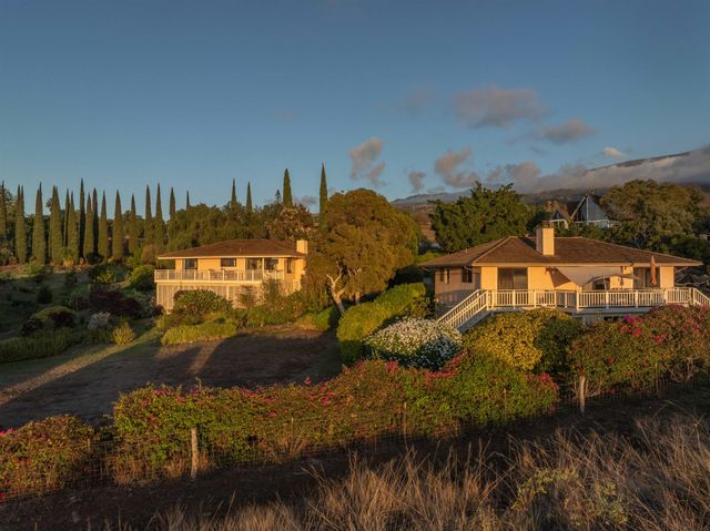 358 Holopuni Rd, Kula, HI 96790