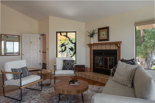 358 Holopuni Rd, Kula, HI 96790