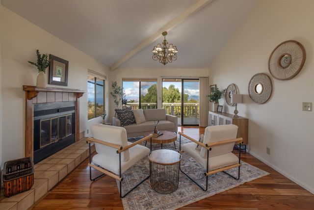 358 Holopuni Rd, Kula, HI 96790