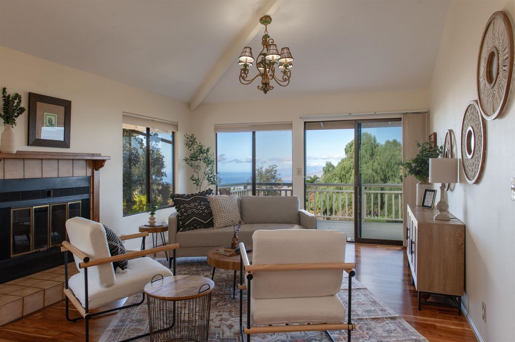 358 Holopuni Rd, Kula, HI 96790