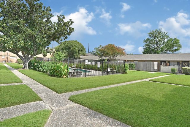 1529 Wirt Road 19, Houston, TX 77055