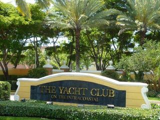 160 YACHT CLUB Way 211, Hypoluxo, FL 33462