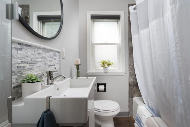 2902 E Allerton AVENUE, Saint Francis, WI 53235