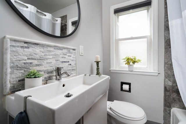 2902 E Allerton AVENUE, Saint Francis, WI 53235