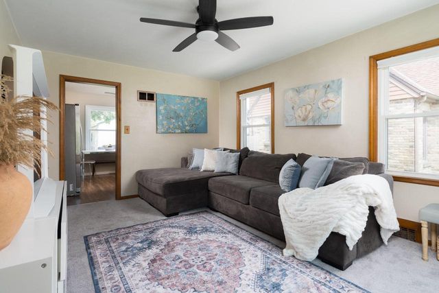 2902 E Allerton AVENUE, Saint Francis, WI 53235