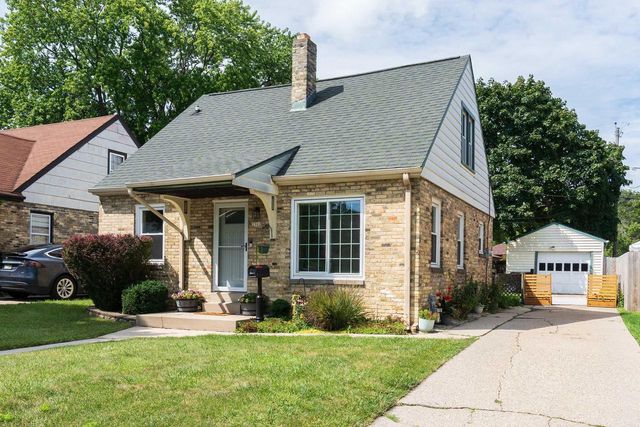 2902 E Allerton AVENUE, Saint Francis, WI 53235