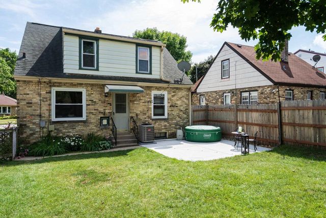 2902 E Allerton AVENUE, Saint Francis, WI 53235