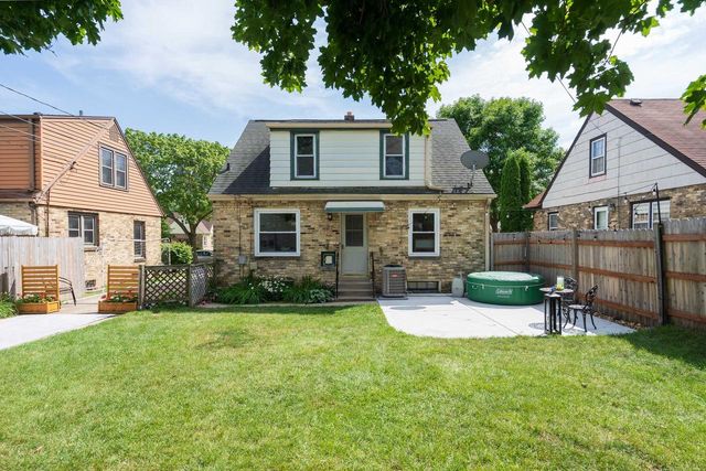 2902 E Allerton AVENUE, Saint Francis, WI 53235