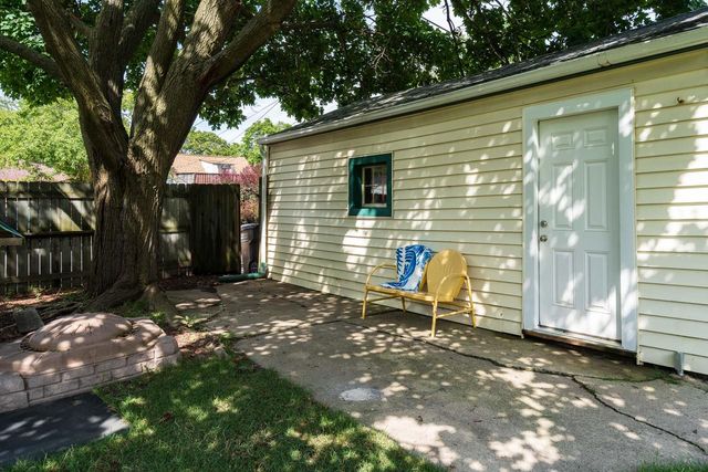2902 E Allerton AVENUE, Saint Francis, WI 53235