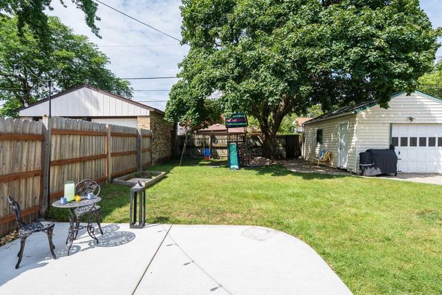 2902 E Allerton AVENUE, Saint Francis, WI 53235