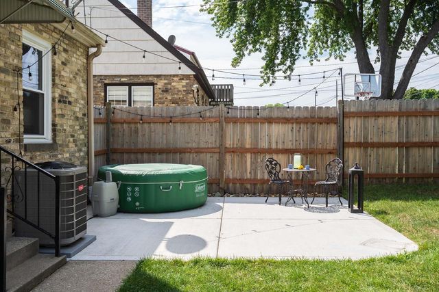 2902 E Allerton AVENUE, Saint Francis, WI 53235