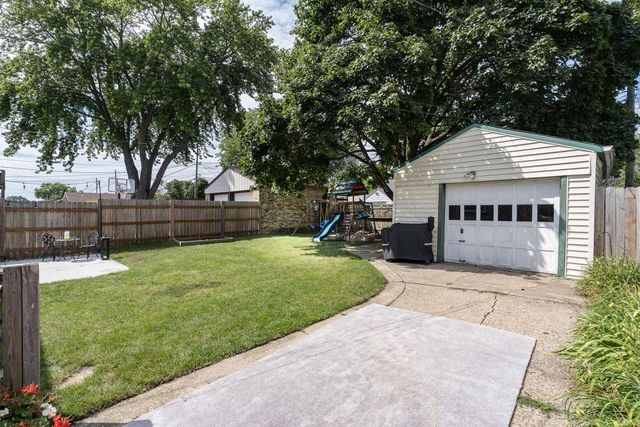2902 E Allerton AVENUE, Saint Francis, WI 53235