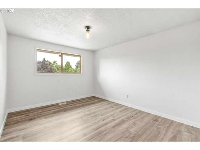 1185 NETZEL St, Oregon City, OR 97045