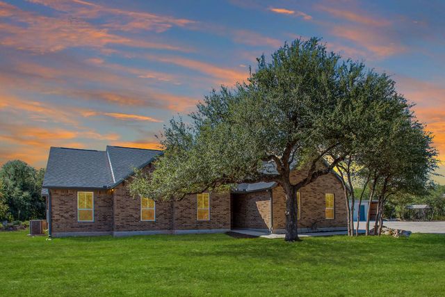 185 Valley Sierra LN, Driftwood, TX 78619