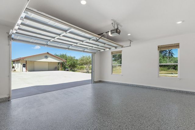 185 Valley Sierra LN, Driftwood, TX 78619