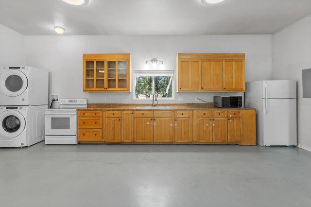 185 Valley Sierra LN, Driftwood, TX 78619