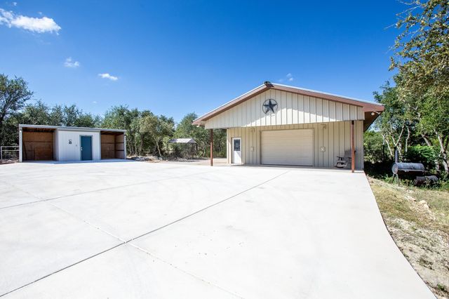185 Valley Sierra LN, Driftwood, TX 78619