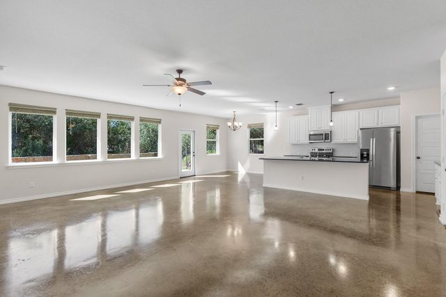 185 Valley Sierra LN, Driftwood, TX 78619