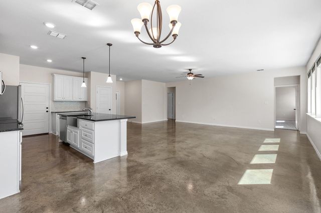 185 Valley Sierra LN, Driftwood, TX 78619
