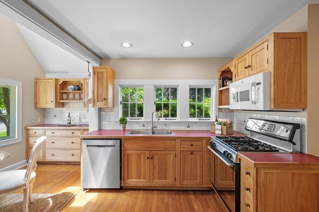 10 Charlotte Road, Marblehead, MA 01945