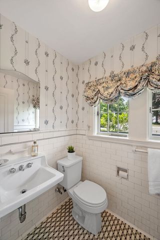 10 Charlotte Road, Marblehead, MA 01945