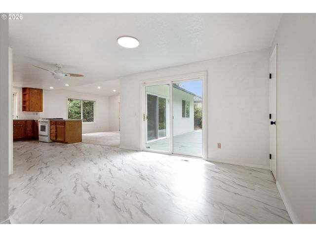 11041 Sw 45TH Ave, Portland, OR 97219