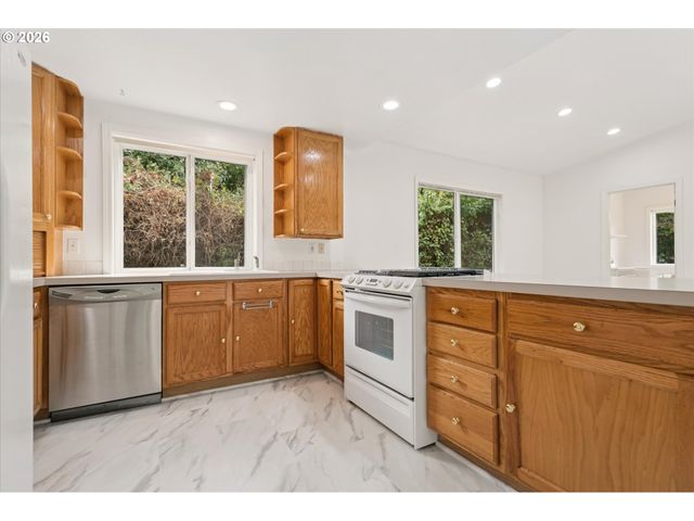11041 Sw 45TH Ave, Portland, OR 97219