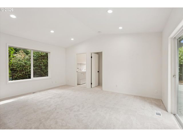 11041 Sw 45TH Ave, Portland, OR 97219