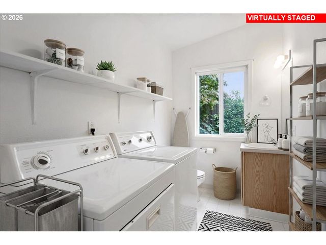 11041 Sw 45TH Ave, Portland, OR 97219