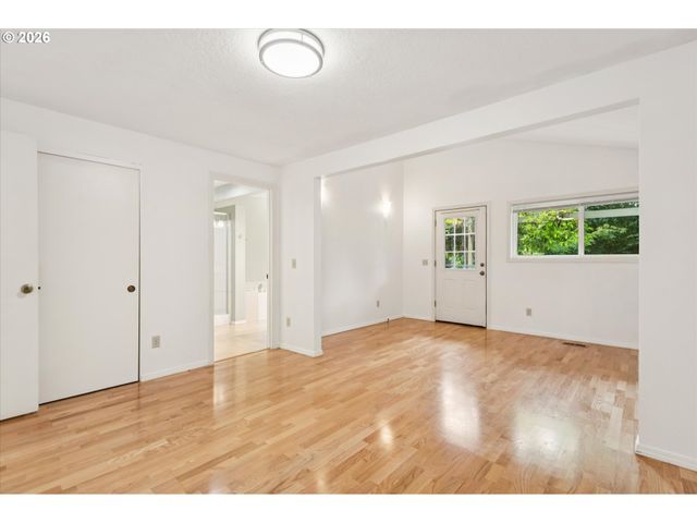 11041 Sw 45TH Ave, Portland, OR 97219
