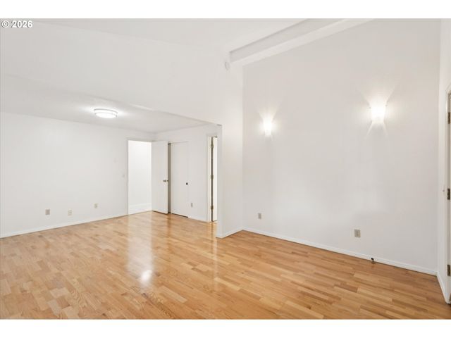 11041 Sw 45TH Ave, Portland, OR 97219