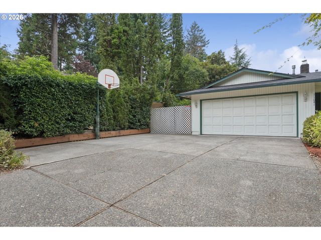 11041 Sw 45TH Ave, Portland, OR 97219