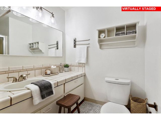 11041 Sw 45TH Ave, Portland, OR 97219