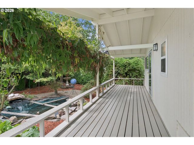 11041 Sw 45TH Ave, Portland, OR 97219