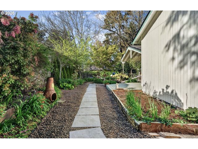 11041 Sw 45TH Ave, Portland, OR 97219