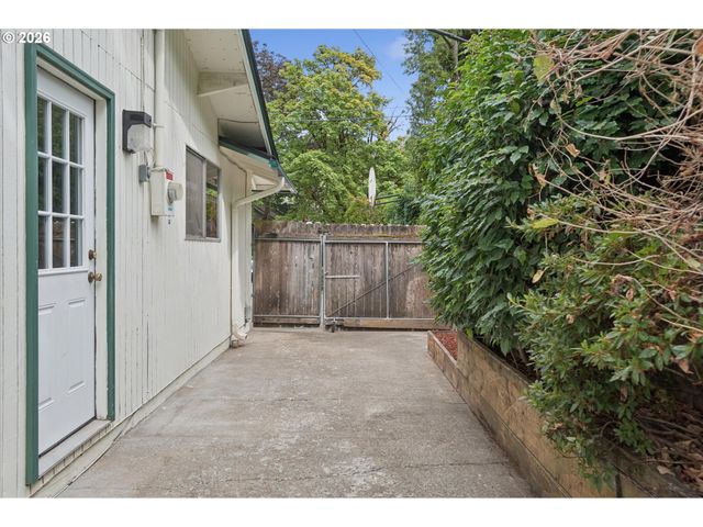 11041 Sw 45TH Ave, Portland, OR 97219