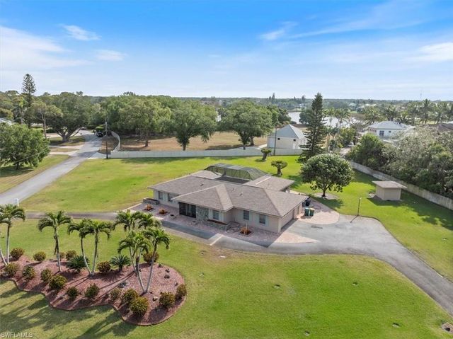 50 Cajeput DR, Naples, FL 34108