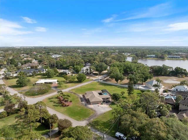 50 Cajeput DR, Naples, FL 34108