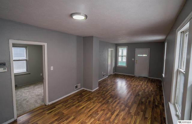 1724 S 8th Street, Omaha, NE 68108