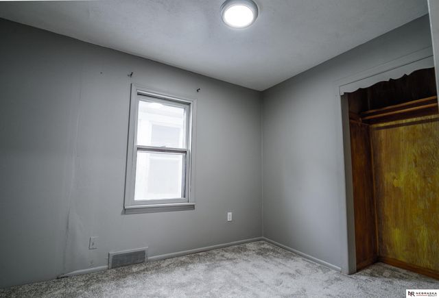 1724 S 8th Street, Omaha, NE 68108