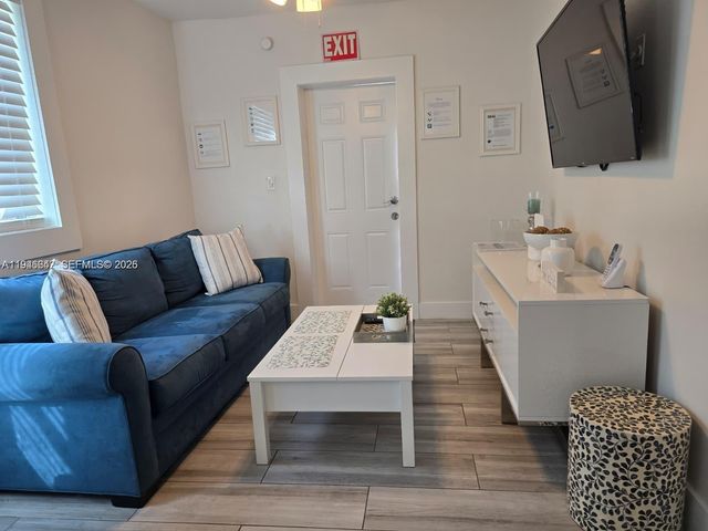 2733 Washington Street, Hollywood, FL 33020