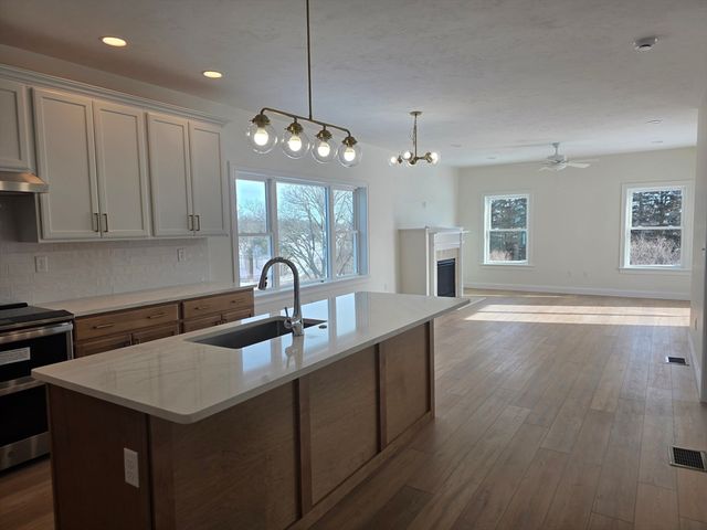 20 Fidelity Drive 10, Rutland, MA 01543