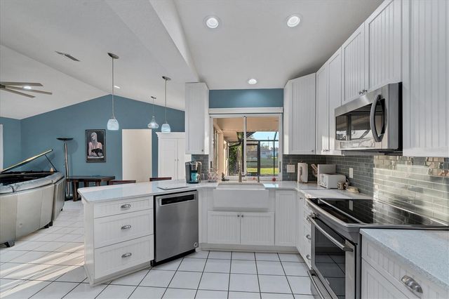 25 FAIRWAY ROAD, Rotonda West, FL 33947