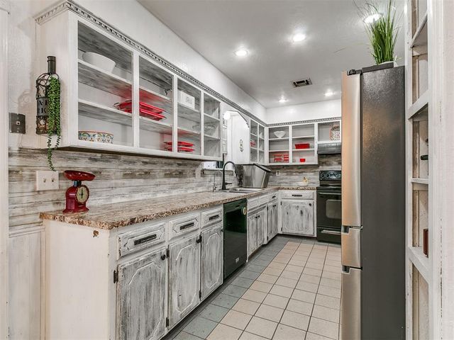 106 Englebretson Lane, Tuttle, OK 73089