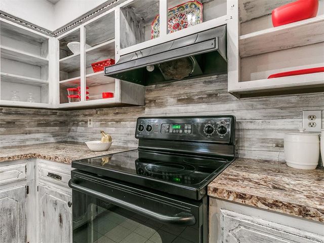 106 Englebretson Lane, Tuttle, OK 73089