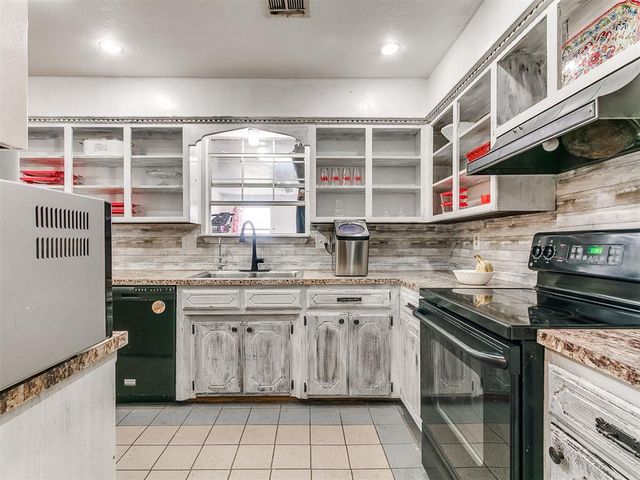 106 Englebretson Lane, Tuttle, OK 73089