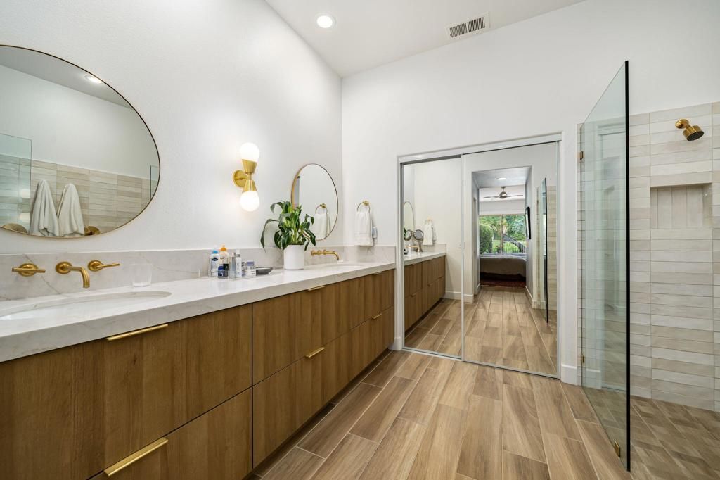 Image 17 of property listing at 101 N Kavenish Drive, Rancho Mirage, CA 92270