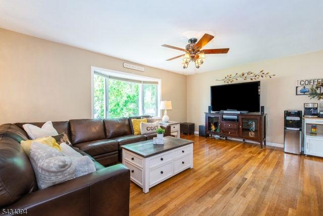 42 Summit Rd, Jefferson Twp., NJ 07438