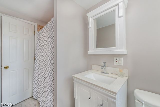 42 Summit Rd, Jefferson Twp., NJ 07438