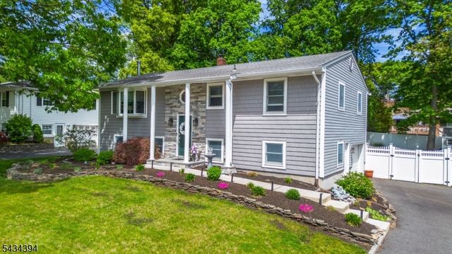 42 Summit Rd, Jefferson Twp., NJ 07438
